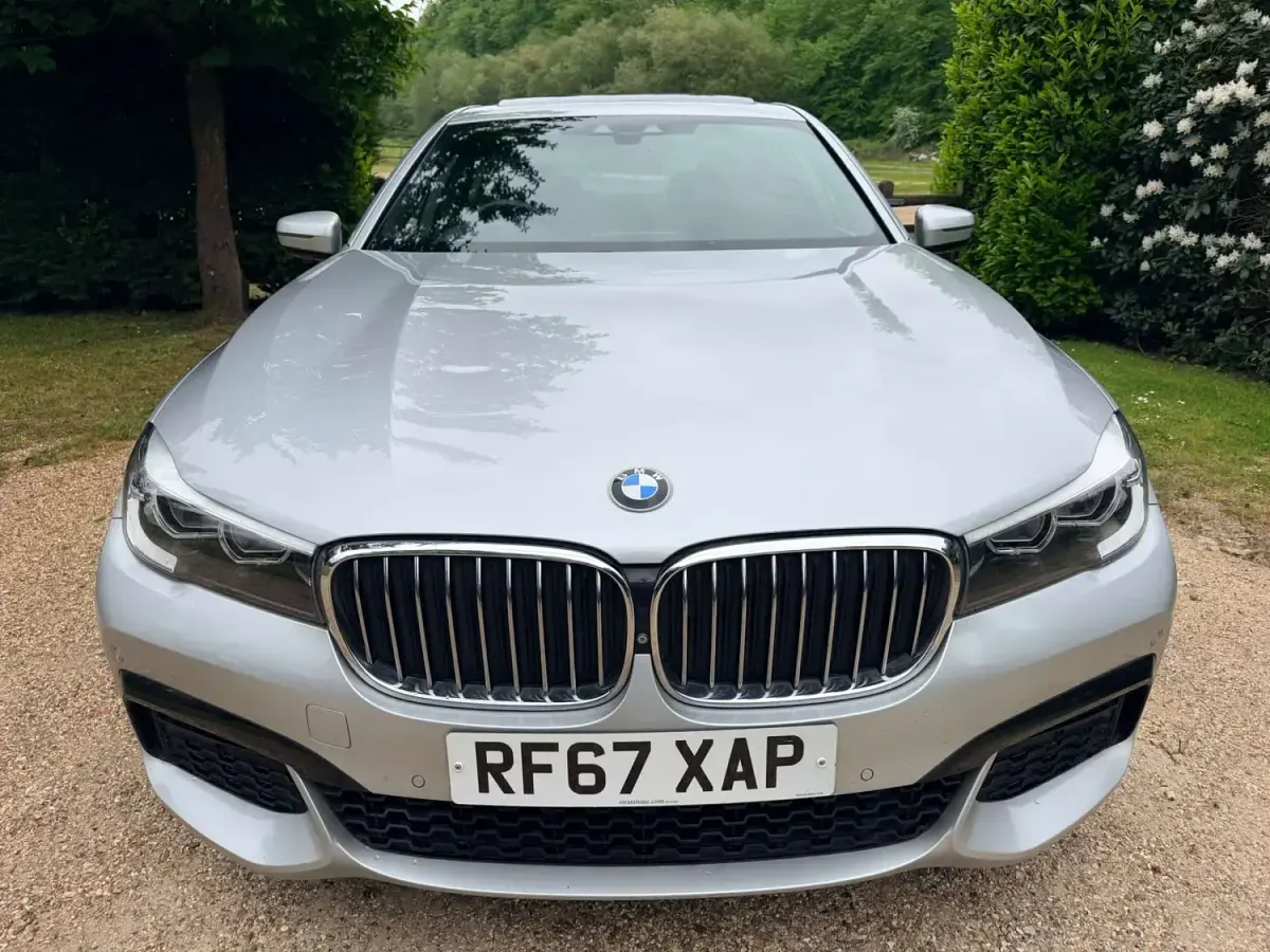 Begagnad BMW 740 M Sport 320 HK (235 kW) 2017 Silver Sedan