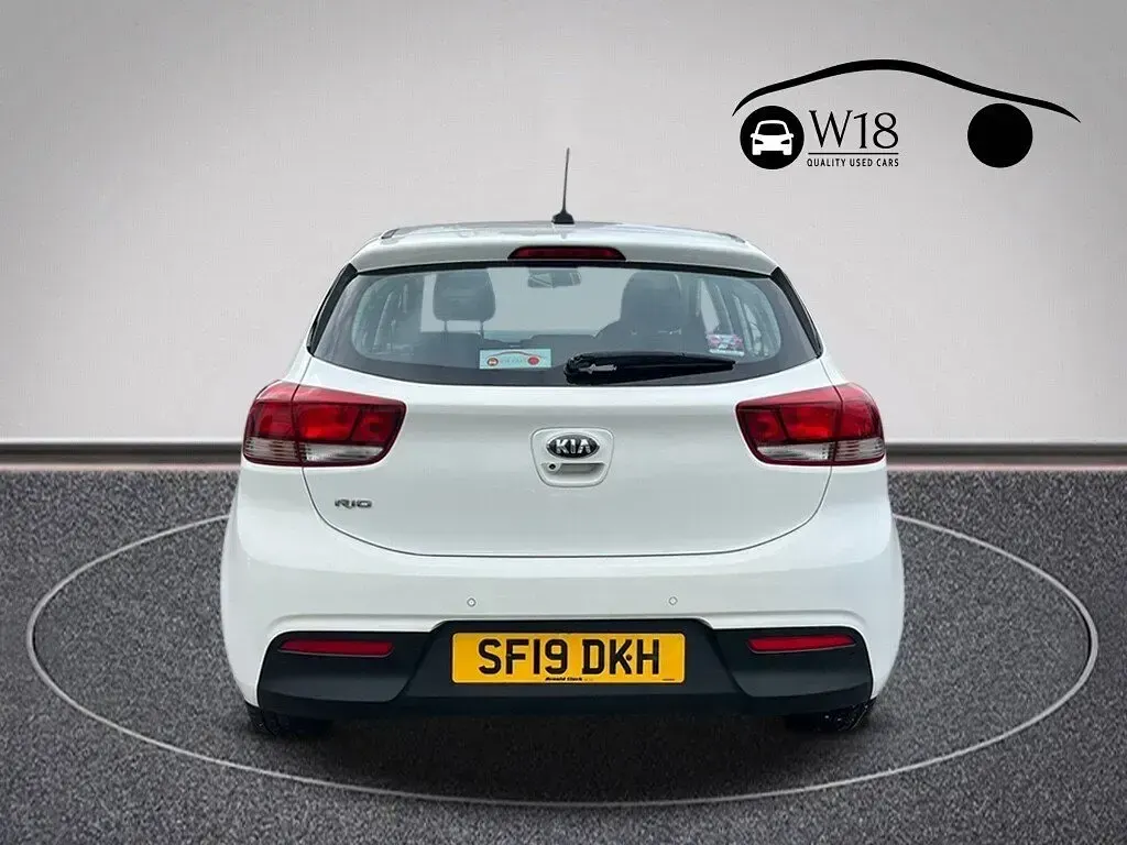 Used Kia Rio 98 HP (72 kW) 2019 White Hatchback