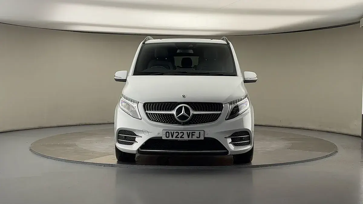 Used Mercedes V300 AMG line 237 HP (174 kW) 2022 White MPV
