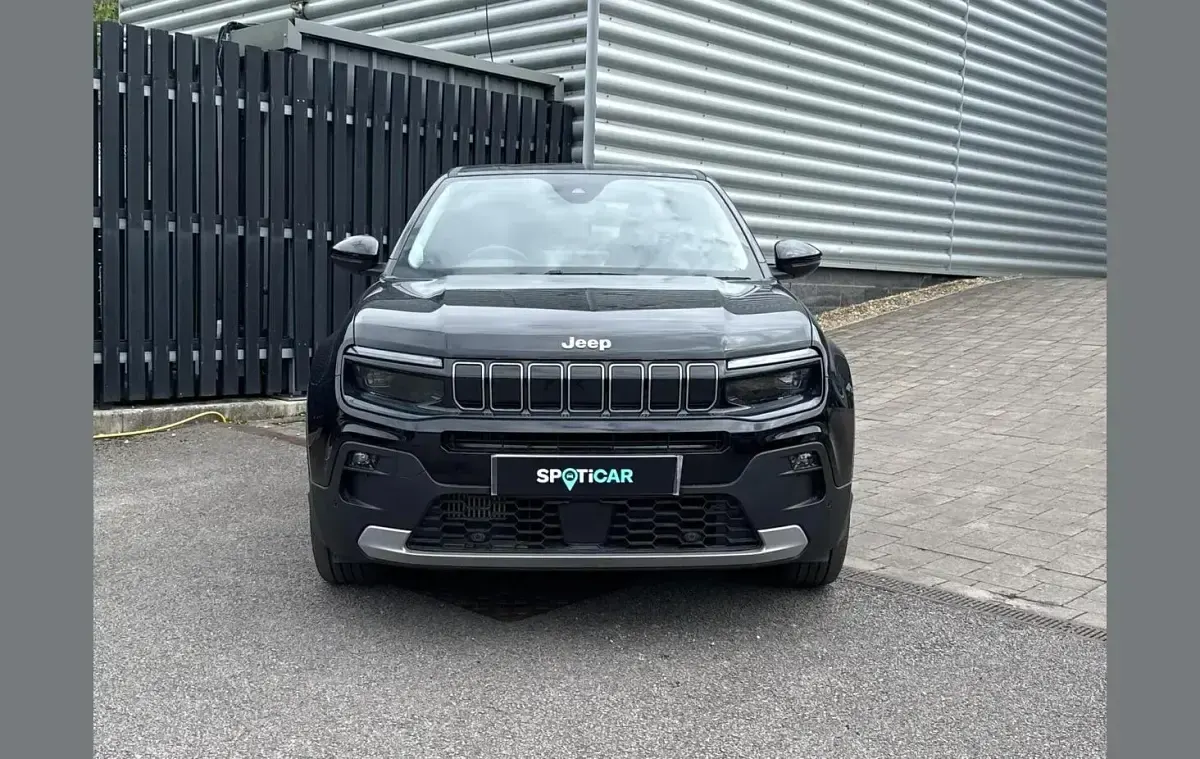 Begagnad Jeep Avenger Summit 100 HK (73 kW) 2025 Svart SUV