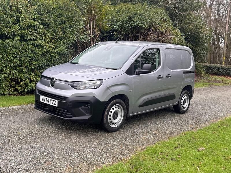 Used Citroën Berlingo 100 HP (73 kW) 2024 Grey MPV