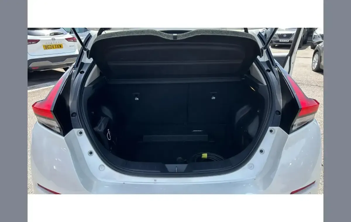 Used Nissan Leaf Tekna 110 kW (150 HP) 2024 White Hatchback