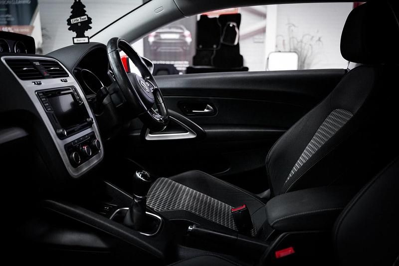 Used VW Scirocco 125 HP (91 kW) 2015 Red Coupe