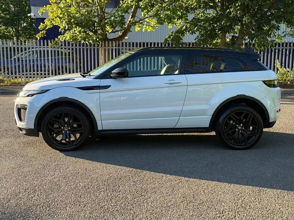 Used Land Rover Range Rover evoque HSE Dynamic 180 HP (132 kW) 2016 White Coupe