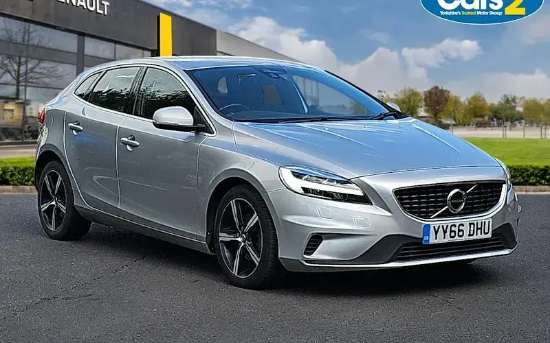 Used Volvo V40 R-Design 120 HP (88 kW) 2019 Hatchback