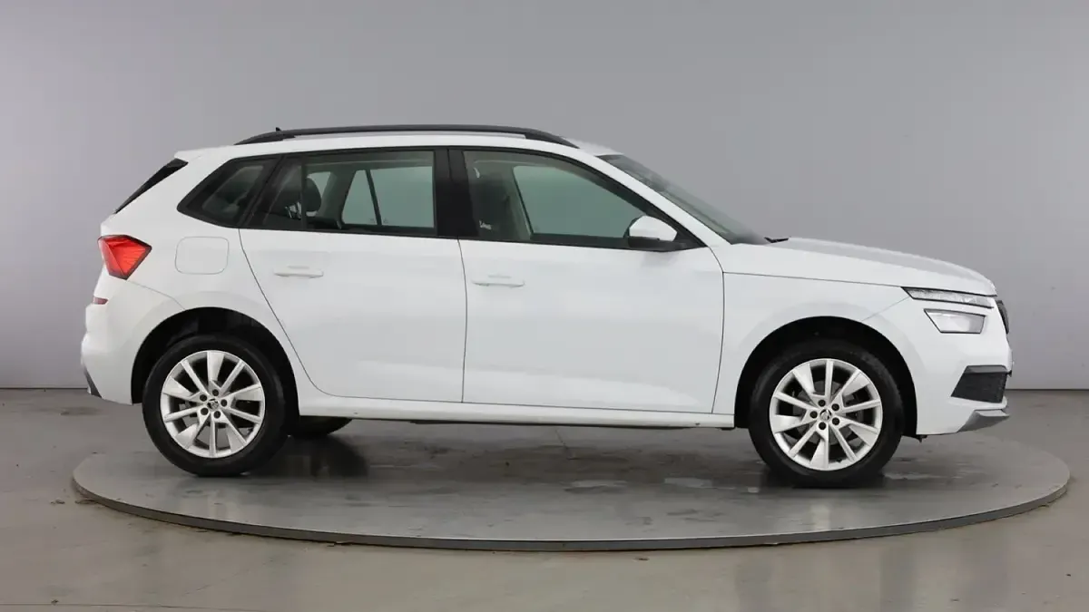 Used Skoda Kamiq SE 150 HP (110 kW) 2023 Moon white metallic SUV