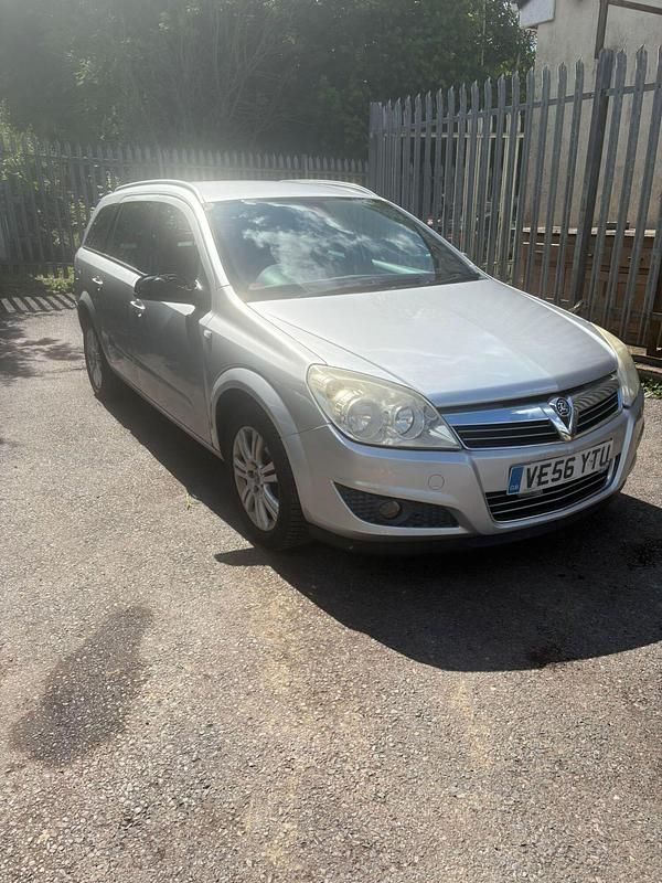 Silver Used 2007 Vauxhall Astra Design Edition Estate | £1,995 (Super price) - Image 1/3