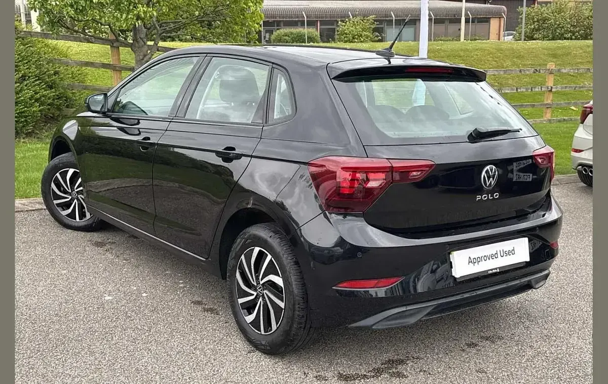 Second-hand VW Polo Life 95 CP (69 kW) 2025 Negru Hatchback