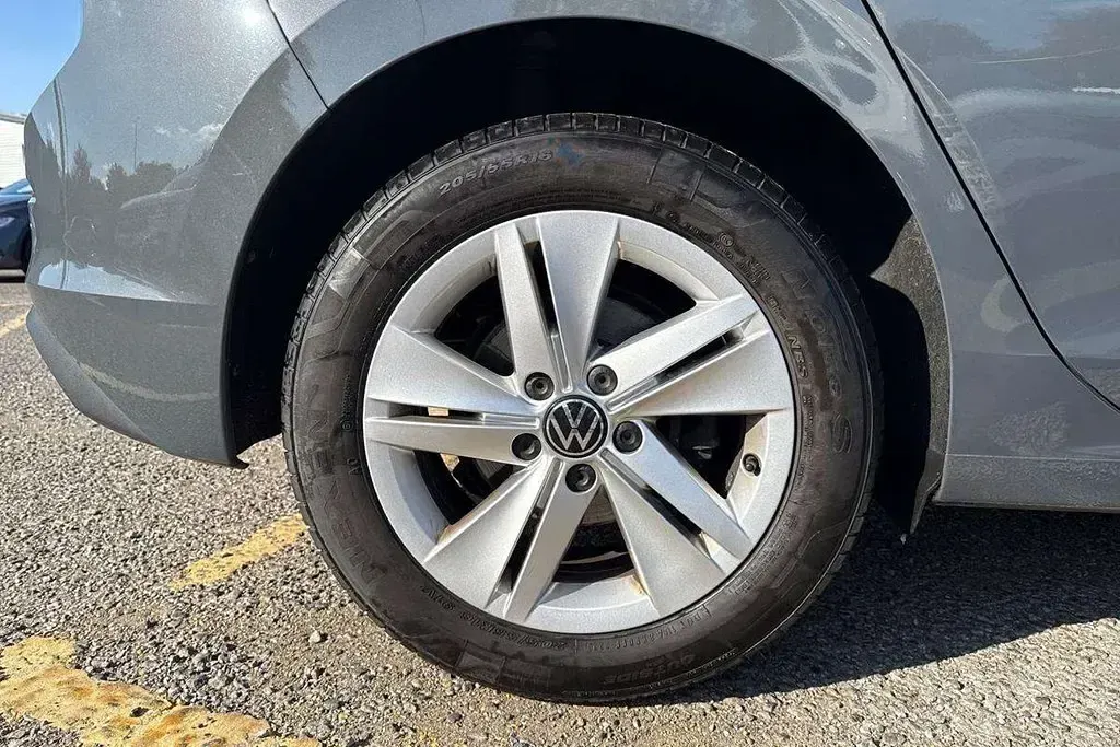 Used VW Golf VIII Life 130 HP (95 kW) 2022 Grey Hatchback