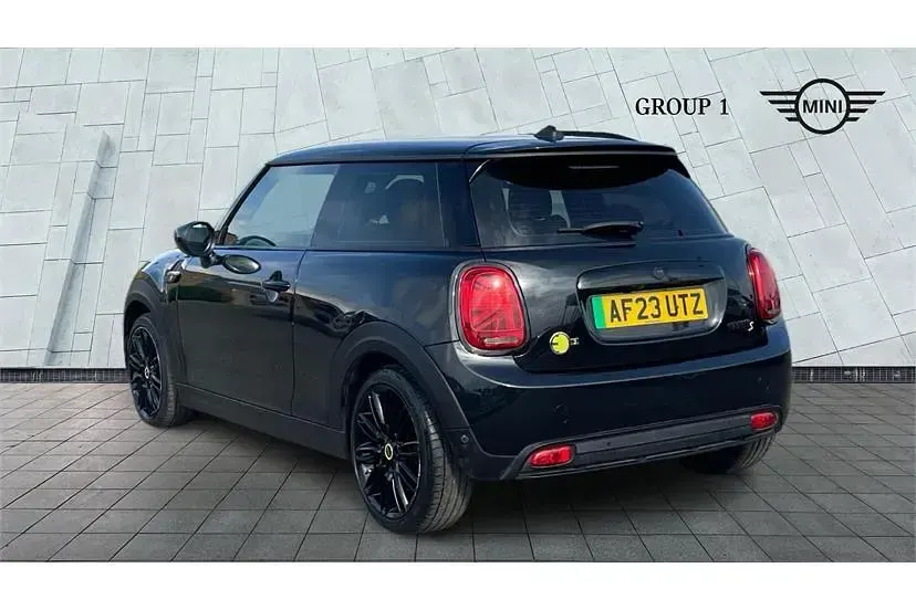 Gebraucht Mini Cooper S Level 2 135 kW (184 PS) 2023 Schwarz Kleinwagen