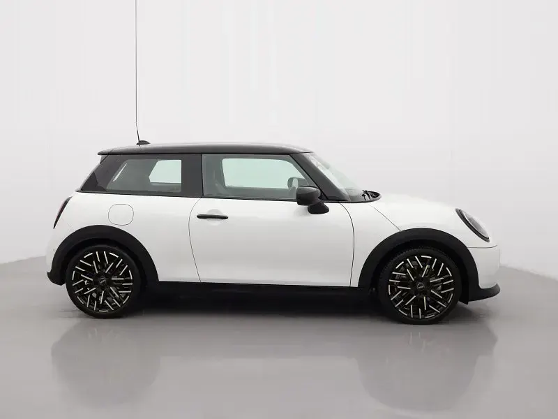 Begagnad Mini Cooper Exclusive 161 HK (118 kW) 2025 Vit Halvkombi