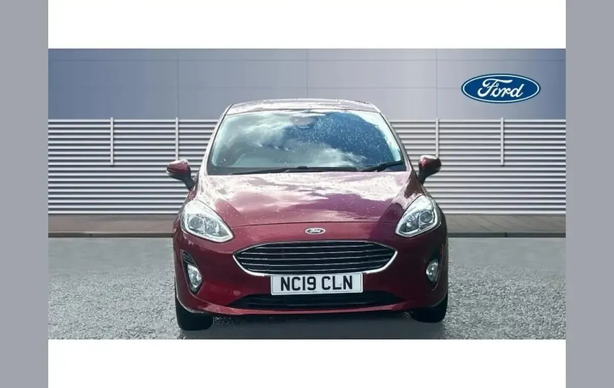 Used Ford Fiesta Zetec 84 HP (61 kW) 2019 Red Hatchback