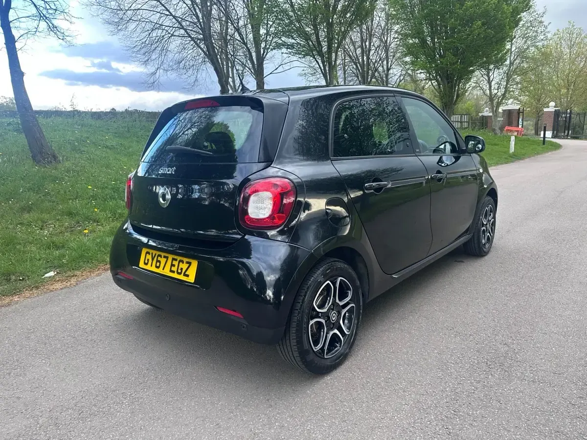 Used Smart ForFour Premium 71 HP (52 kW) 2017 Black Hatchback