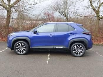 Used Toyota Yaris Hybrid Design 116 HP (85 kW) 2022 Blue Estate