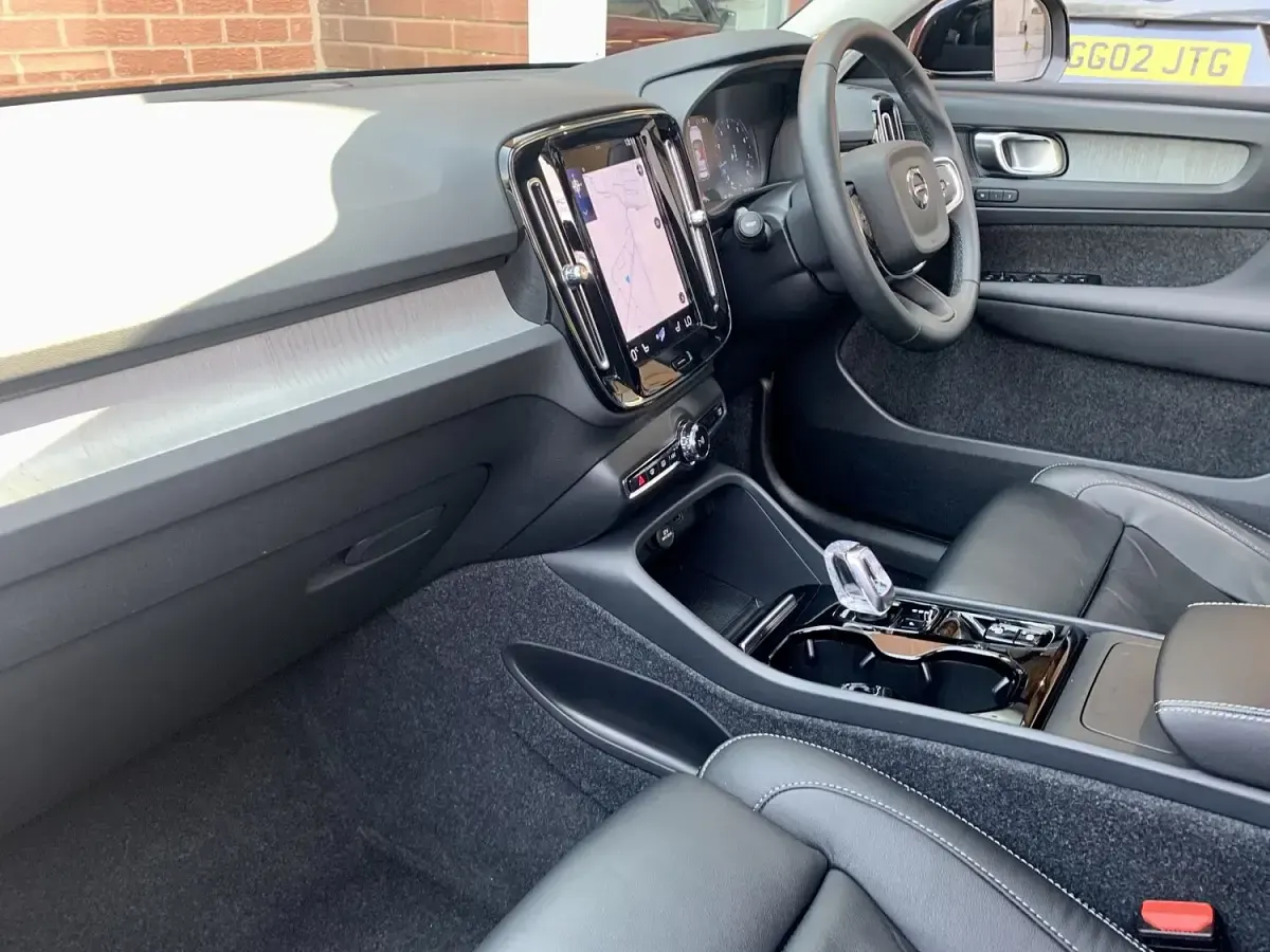 Used Volvo XC40 Inscription 163 HP (119 kW) 2022 Black SUV