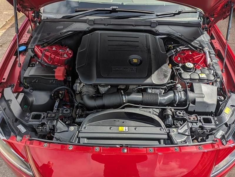 Begagnad Jaguar XF Portfolio 2017 Röd Sedan