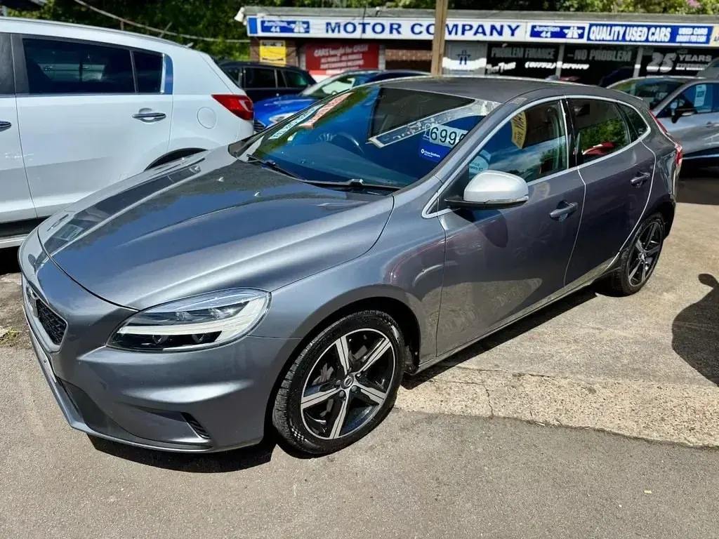 Usado Volvo V40 R-Design 150 HP (110 kW) 2016 Cinzento Citadino