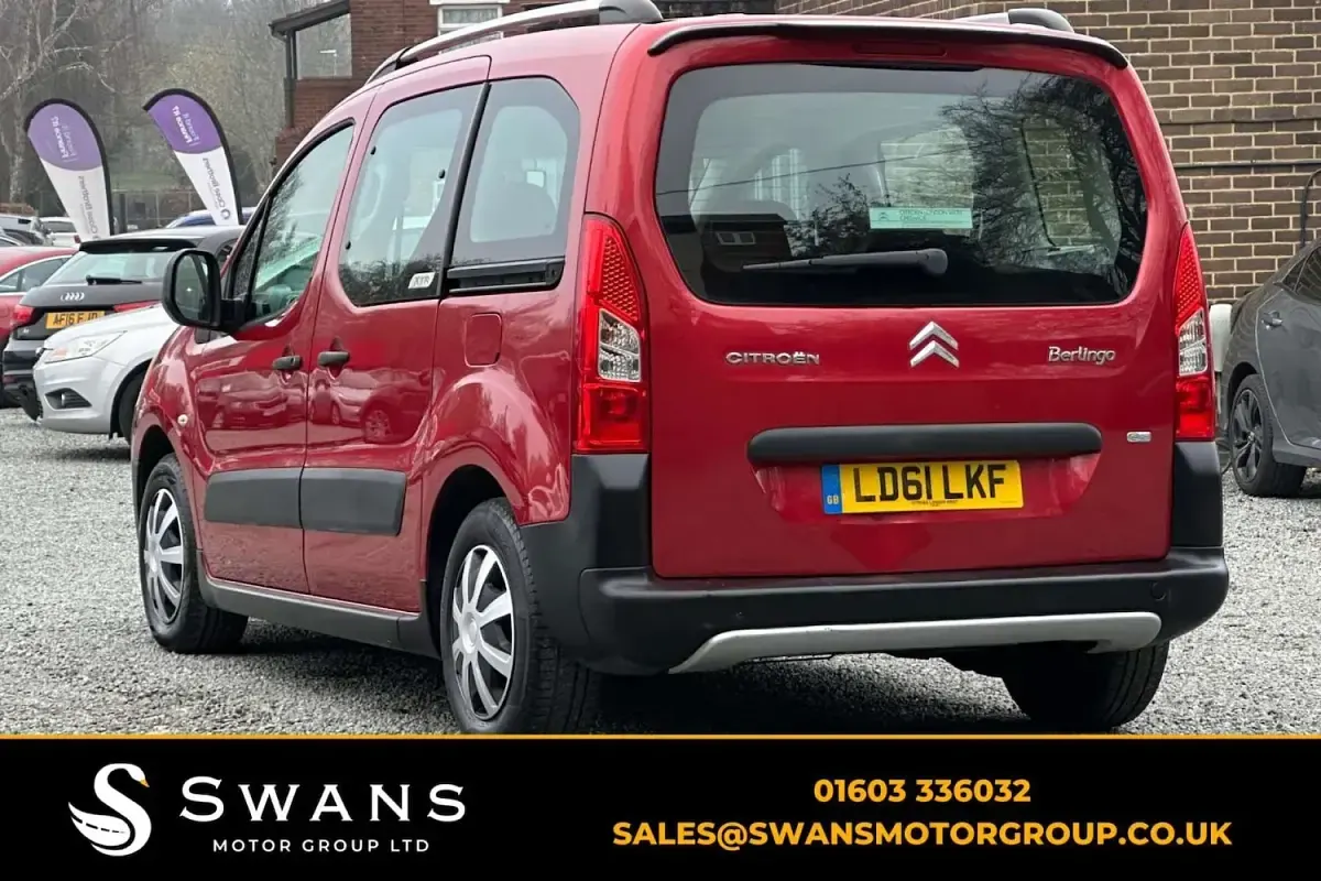 Used Citroën Berlingo XTR 90 HP (66 kW) 2011 Red MPV