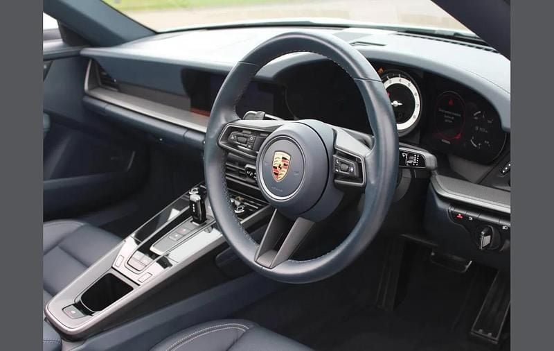 Begagnad Porsche 911 444 HK (326 kW) 2023 Vit Cab