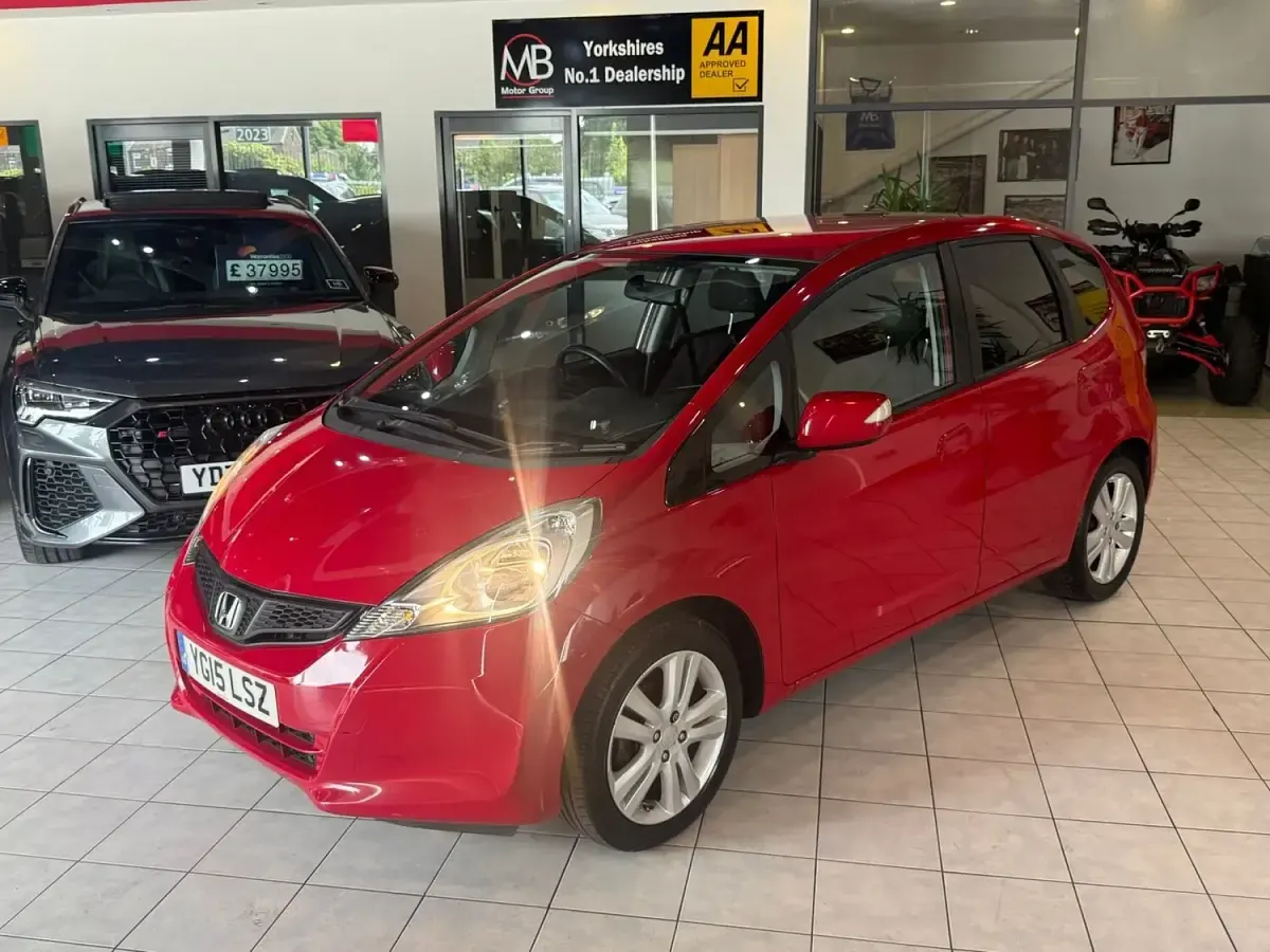 Used Honda Jazz ES 99 HP (72 kW) 2015 Red Hatchback
