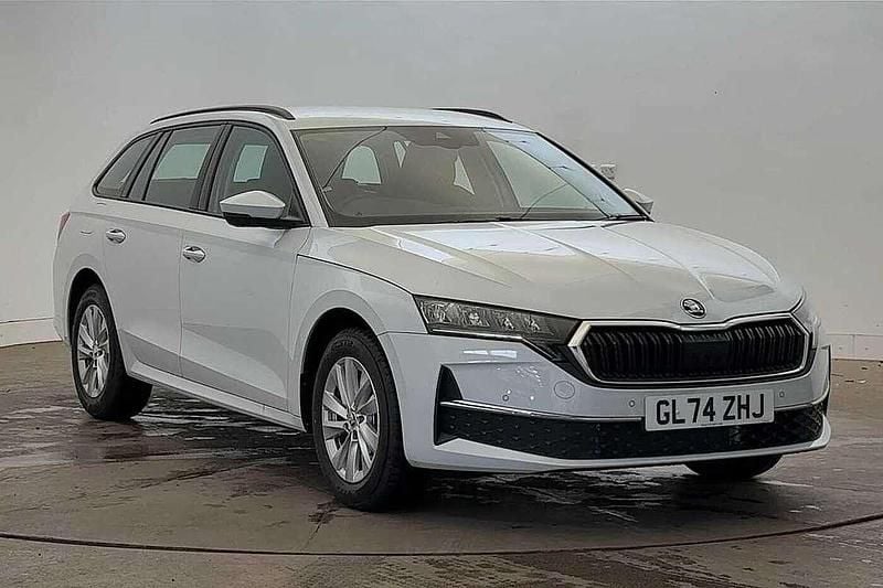 Moon white metallic New 2025 Skoda Octavia SE Technology Estate | £22,295 (Fair price) - Image 1/4