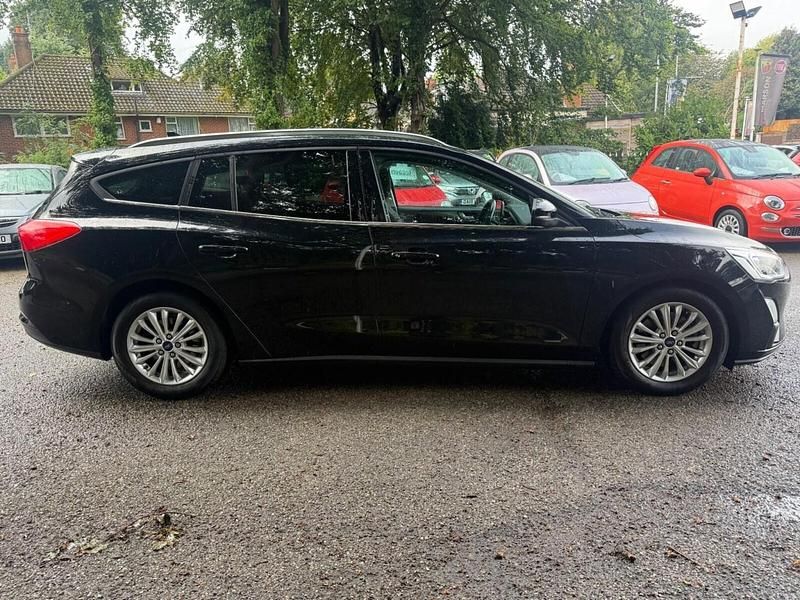 Used Ford Focus Titanium 120 HP (88 kW) 2019 Black Estate
