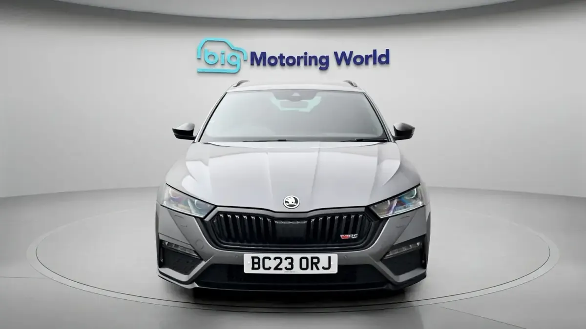 Used Skoda Octavia vRS 200 HP (147 kW) 2023 Grey Estate