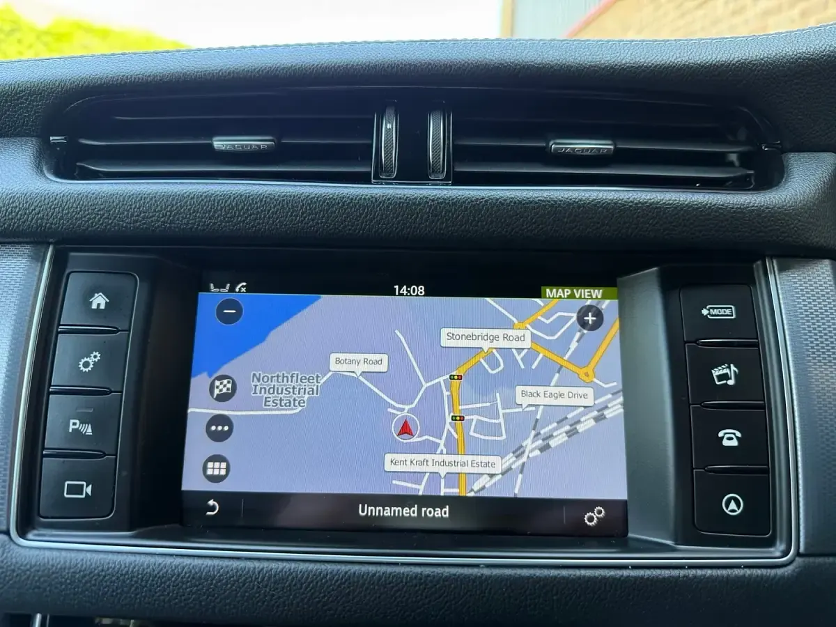 Begagnad Jaguar XF R-Sport 180 HK (132 kW) 2017 Grå Sedan