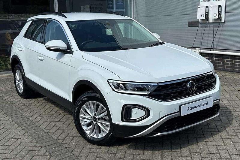 White Used 2022 VW T-Roc Life SUV | £18,789 (Fair price) - Image 1/4