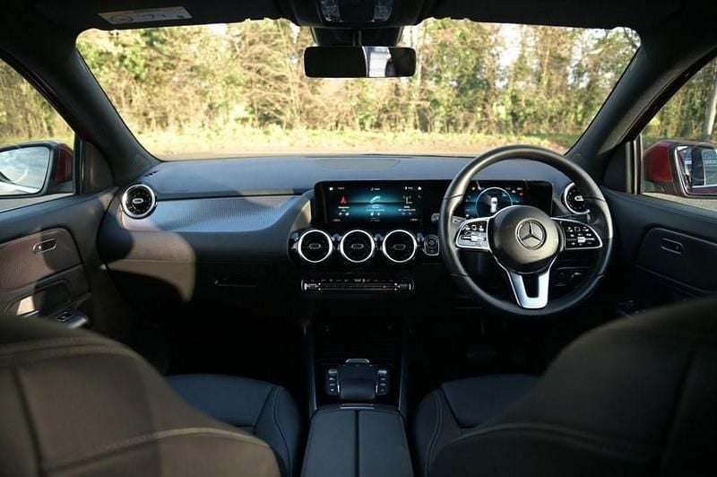 Used Mercedes GLA200 Executive 163 HP (119 kW) 2023 Red SUV