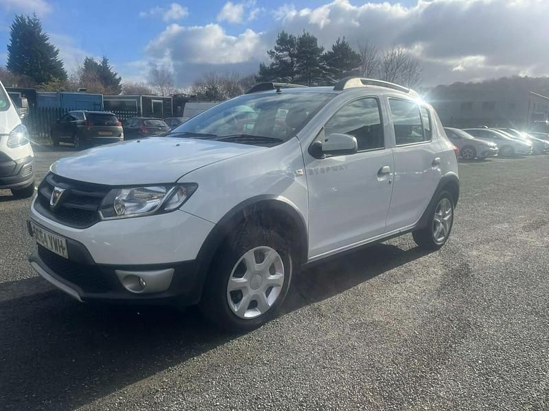 Used Dacia Sandero Ambiance 90 HP (66 kW) 2015 White Hatchback