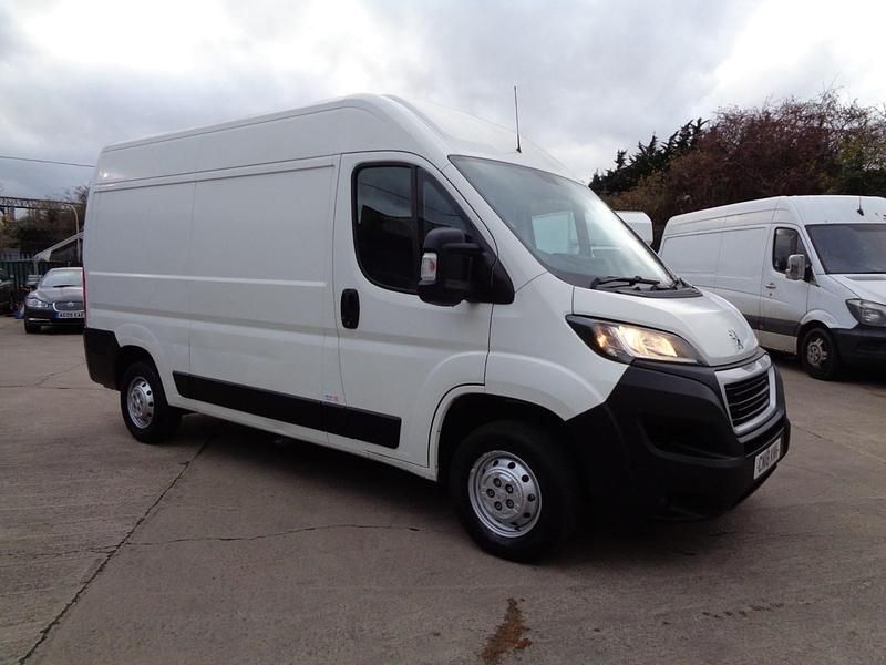 Used Peugeot Boxer 130 HP (95 kW) 2018 White Van