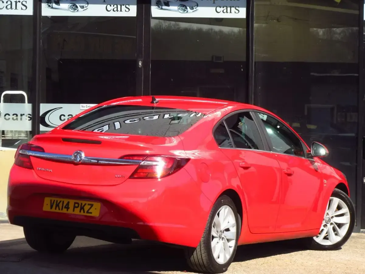 Używany Vauxhall Insignia SRi 163 KM (119 kW) 2014 Czerwony Sedan/Limuzyna