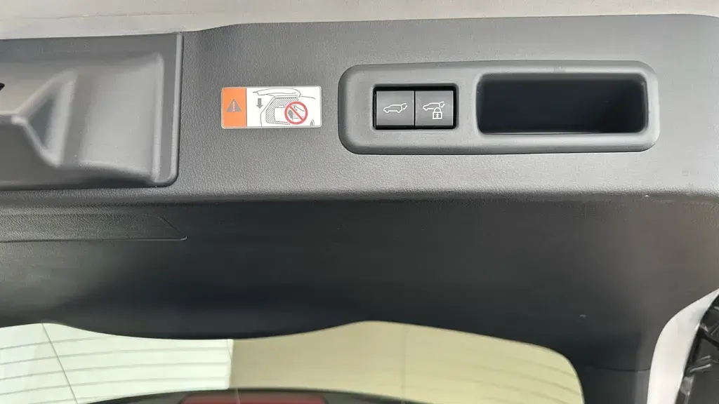 Used Lexus LBX 136 HP (100 kW) 2024 Silver and black SUV
