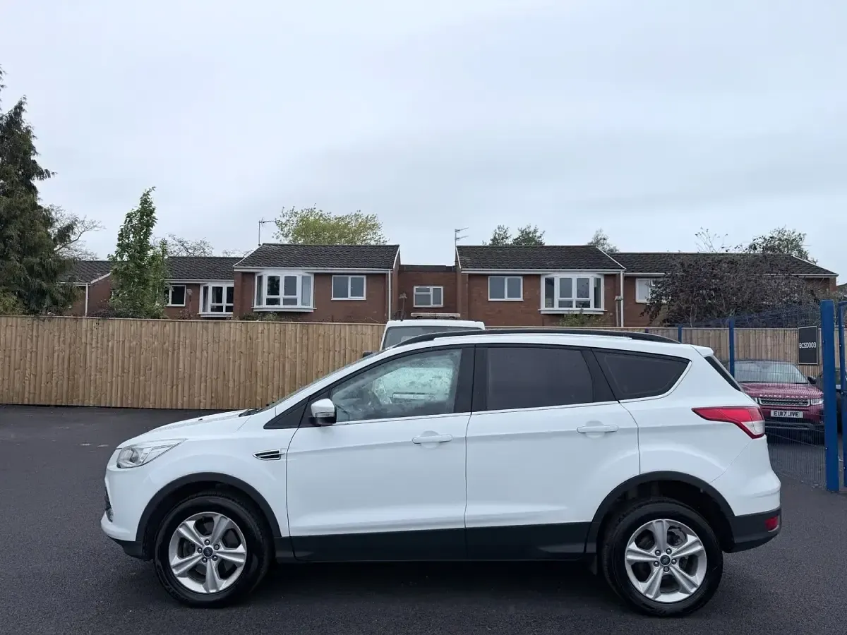 Usado Ford Kuga Zetec 2014 Blanco SUV