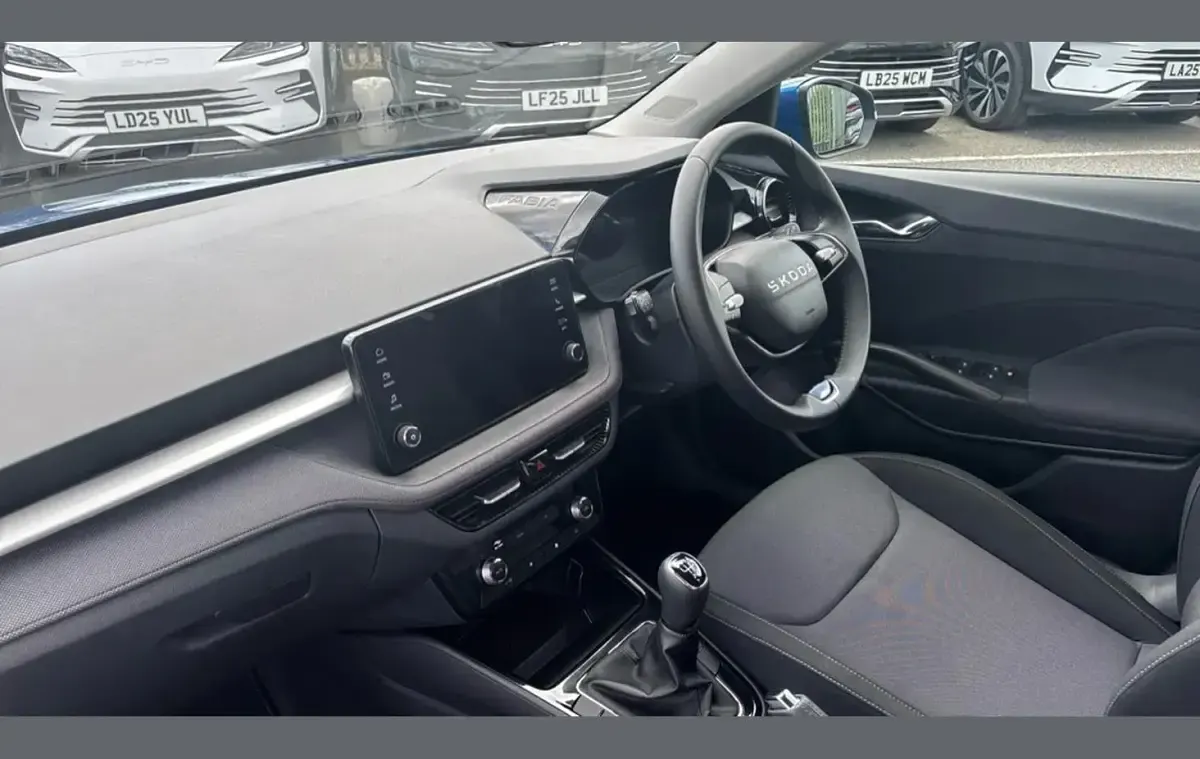 New Skoda Fabia SE 80 HP (58 kW) 2025 Race blue metallic Hatchback