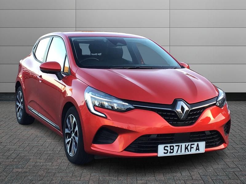 Used Renault Clio V Iconic 90 HP (66 kW) 2022 Flame red  Hatchback
