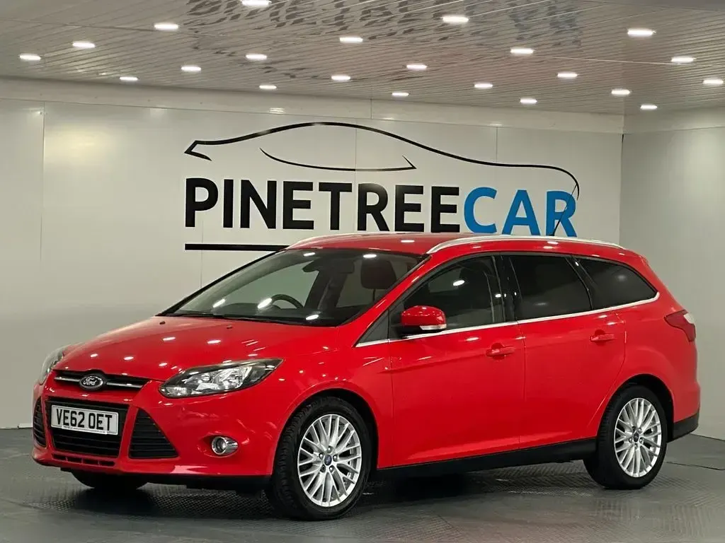 Used Ford Focus Zetec 125 HP (91 kW) 2013 Red Estate