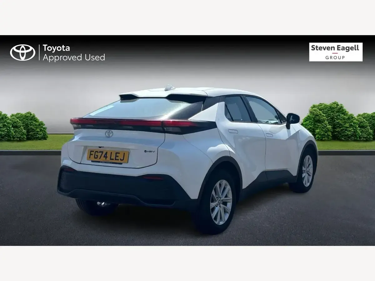 Used Toyota C-HR 140 HP (102 kW) 2024 White SUV