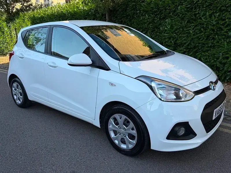 Used Hyundai i10 SE 67 HP (49 kW) 2017 White Hatchback