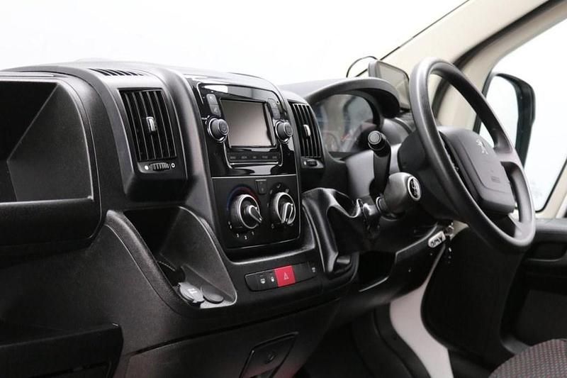 Used Peugeot Boxer 140 HP (102 kW) 2021 White Van