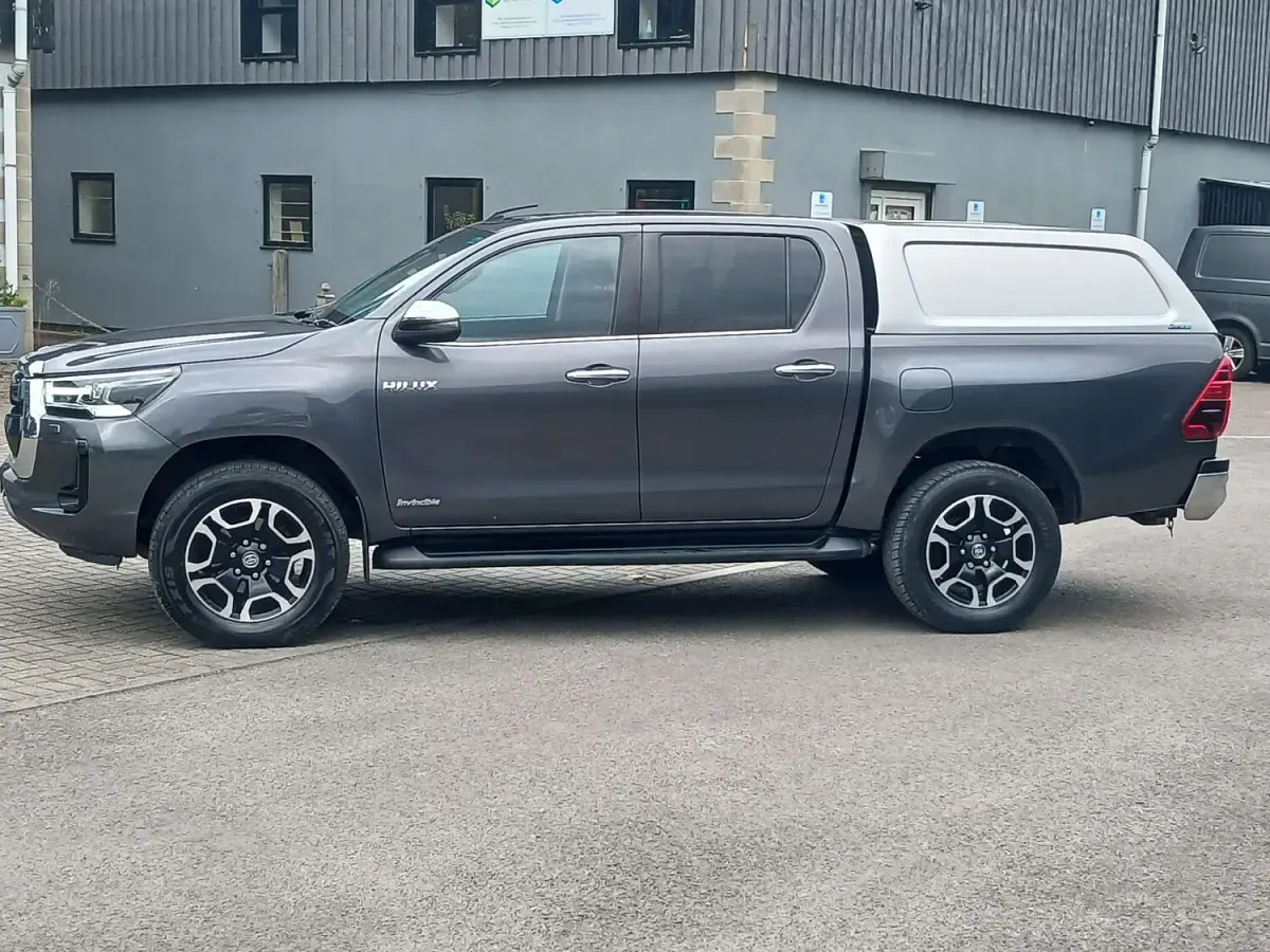 Used Toyota HiLux Luxury 204 HP (150 kW) 2021 Grey Pickup