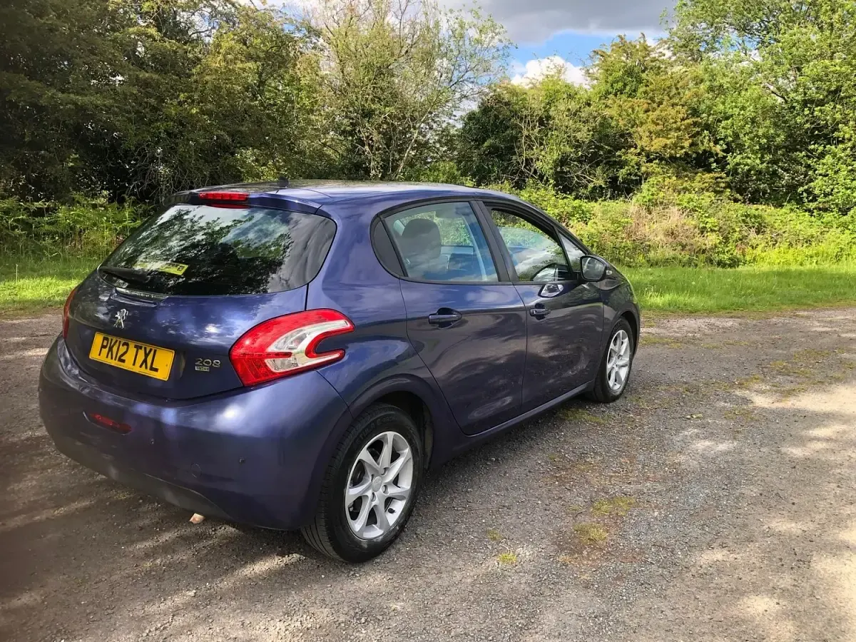 Used Peugeot 208 Active 115 HP (84 kW) 2012 Blue Hatchback