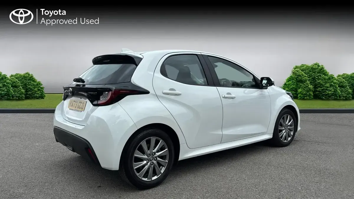 Usado Toyota Yaris Hybrid 116 HP (85 kW) 2024 Branco Citadino