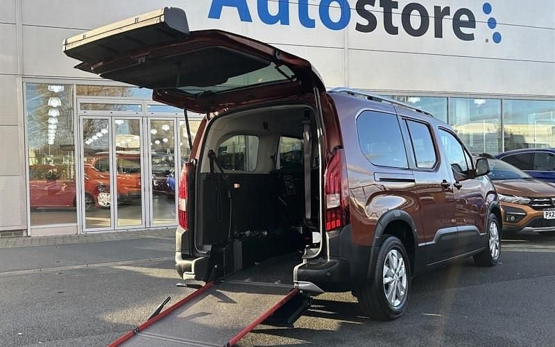 Used Peugeot Rifter Allure 102 HP (75 kW) 2023 MPV