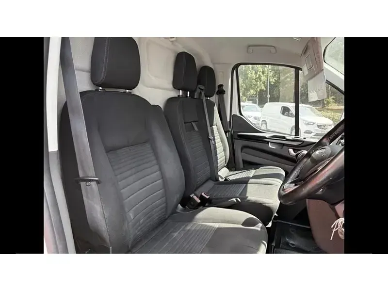 Used Ford Transit Custom Limited 130 HP (95 kW) 2022 White Van