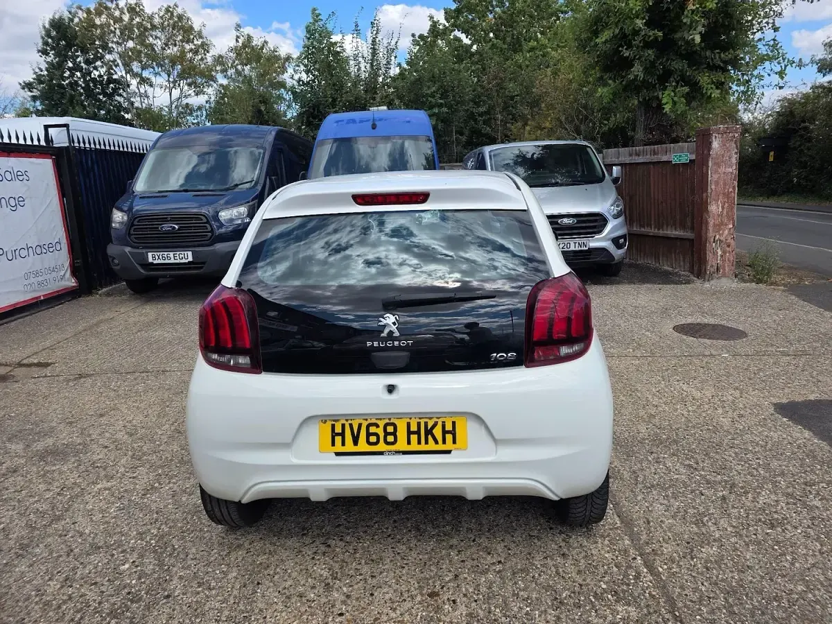 Used Peugeot 108 Active 70 HP (51 kW) 2018 White Hatchback