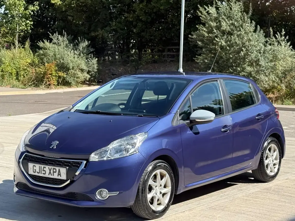 Used Peugeot 208 Active 68 HP (50 kW) 2015 Blue Hatchback