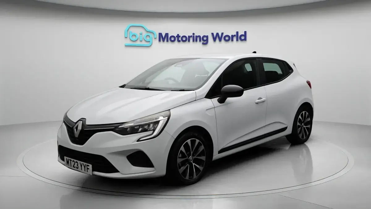 Used Renault Clio Evolution 141 HP (103 kW) 2023 White Hatchback