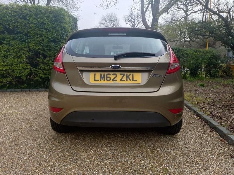 Used Ford Fiesta Zetec 96 HP (70 kW) 2012 Fashionista metallic Hatchback